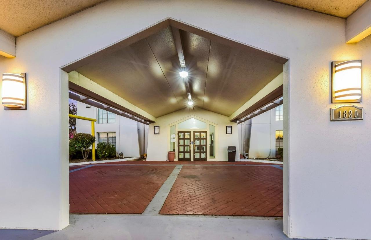 Red Roof Inn Plano Luaran gambar