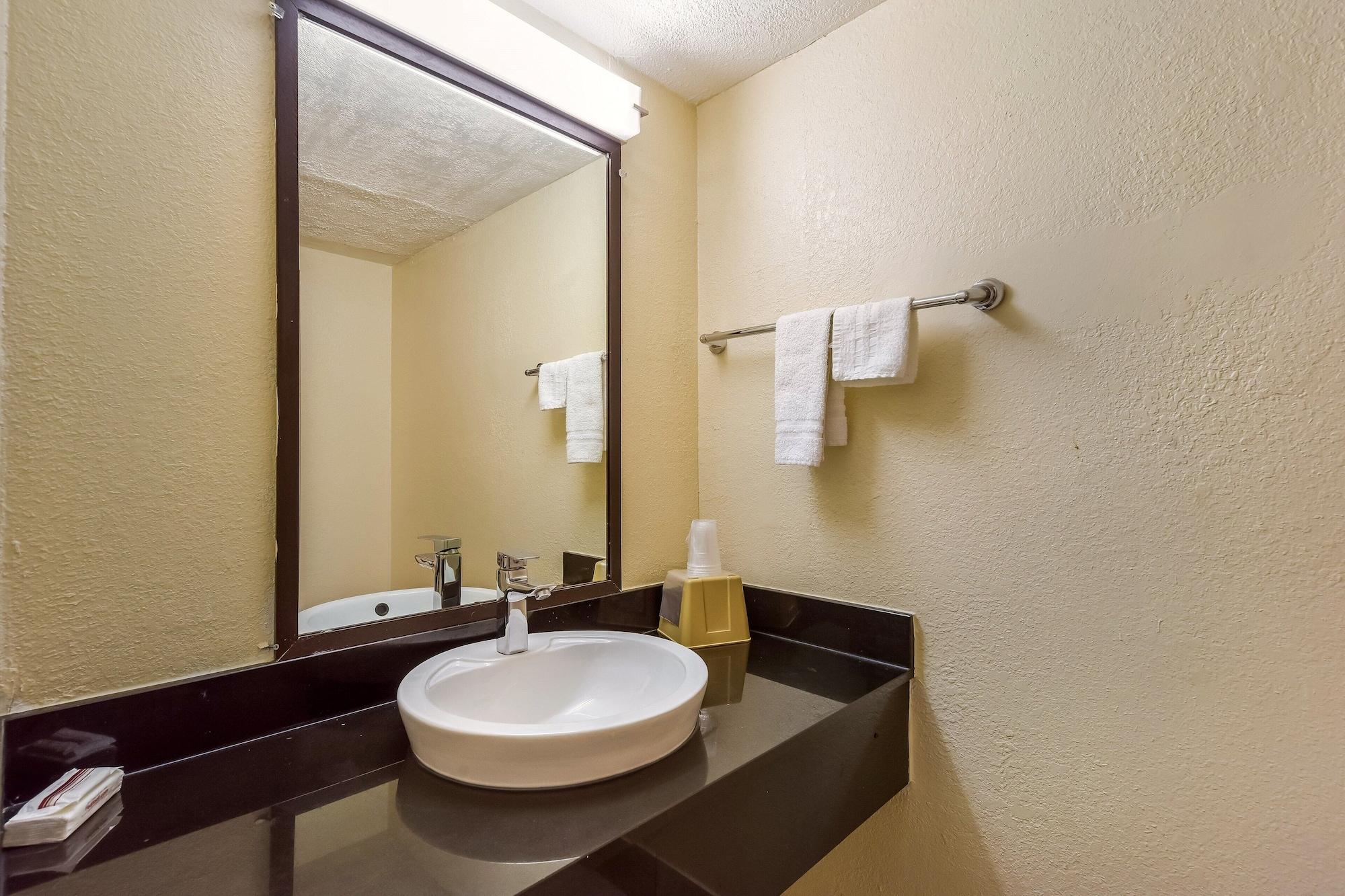 Red Roof Inn Plano Luaran gambar