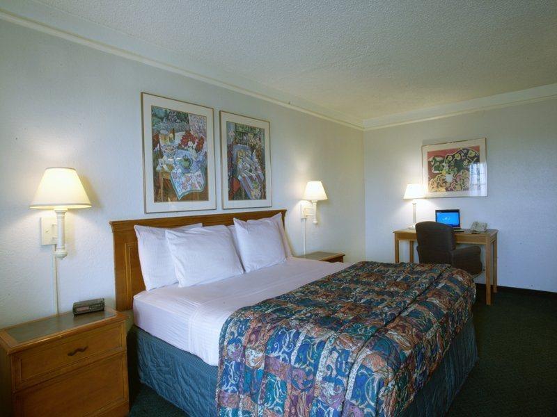 Red Roof Inn Plano Luaran gambar