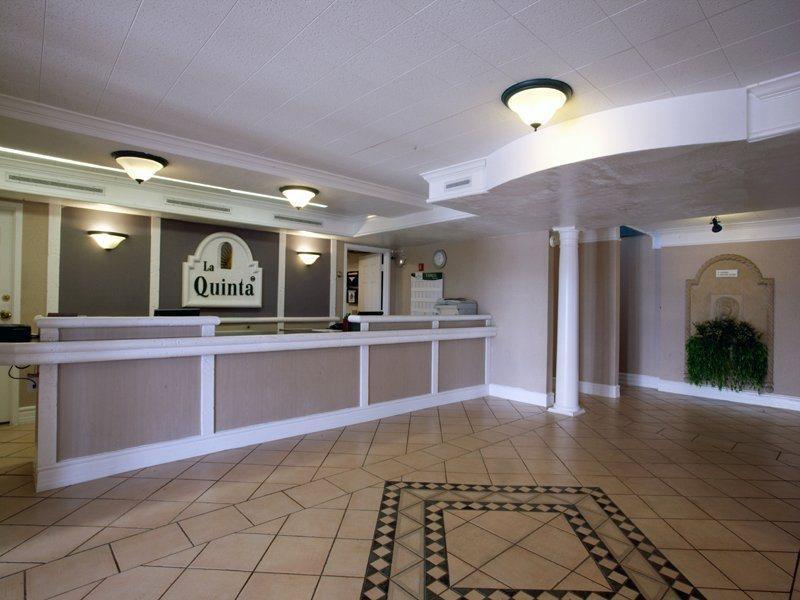 Red Roof Inn Plano Dalaman gambar
