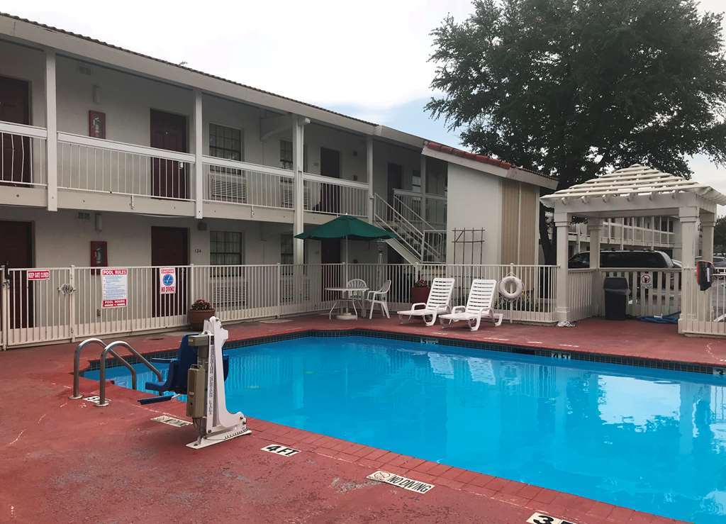 Red Roof Inn Plano Luaran gambar