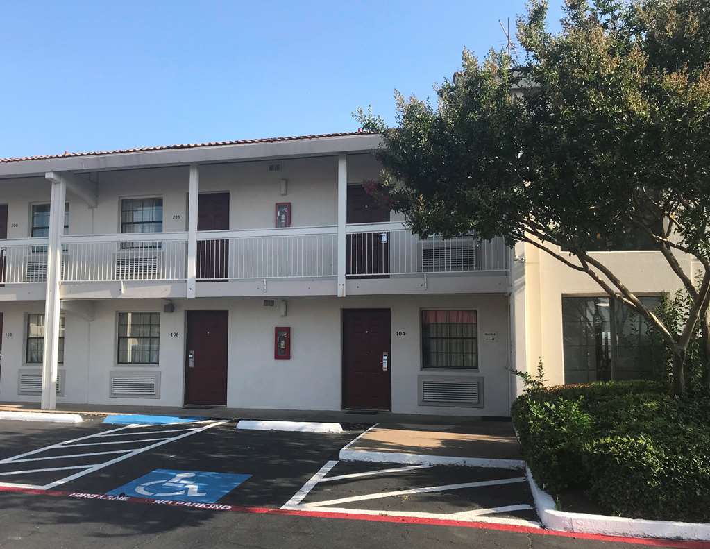 Red Roof Inn Plano Luaran gambar