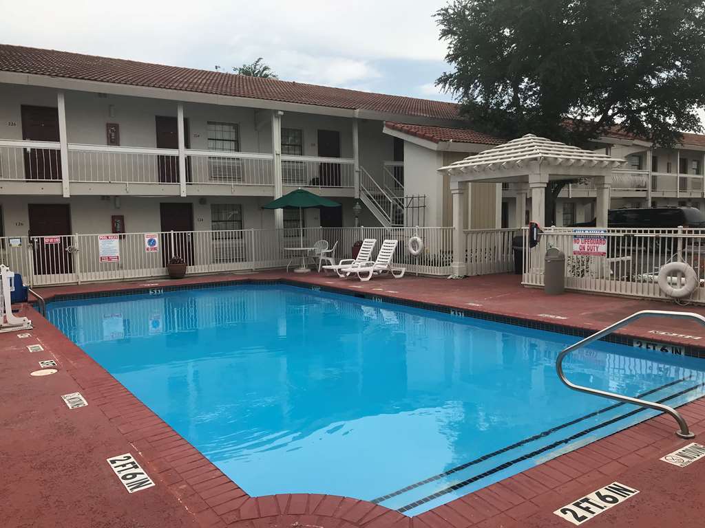 Red Roof Inn Plano Kemudahan gambar